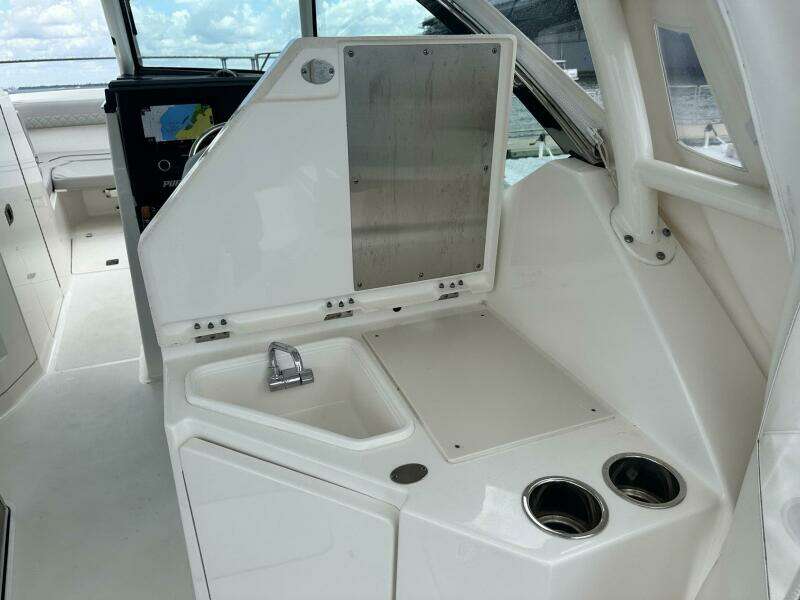 Sheminem 29ft Pursuit Yacht For Sale
