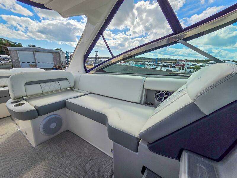 33ft Regal Yacht For Sale