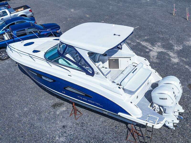 33ft Regal Yacht For Sale