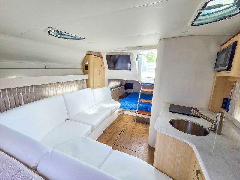 33ft Regal Yacht For Sale