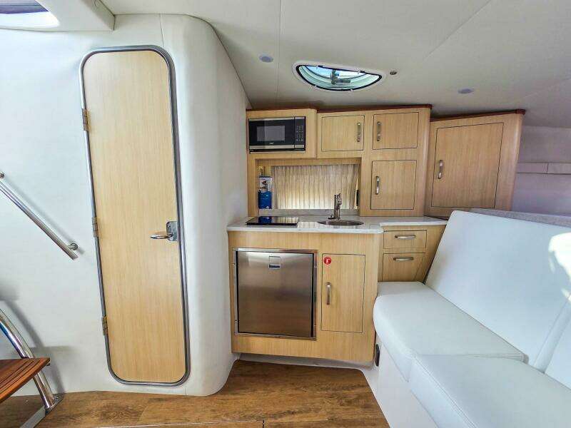33ft Regal Yacht For Sale