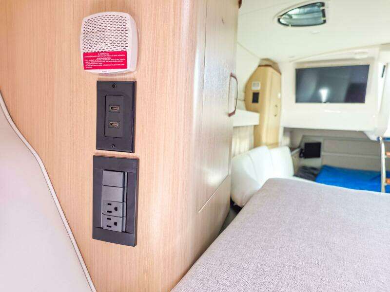 33ft Regal Yacht For Sale