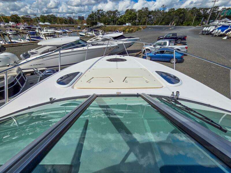 33ft Regal Yacht For Sale