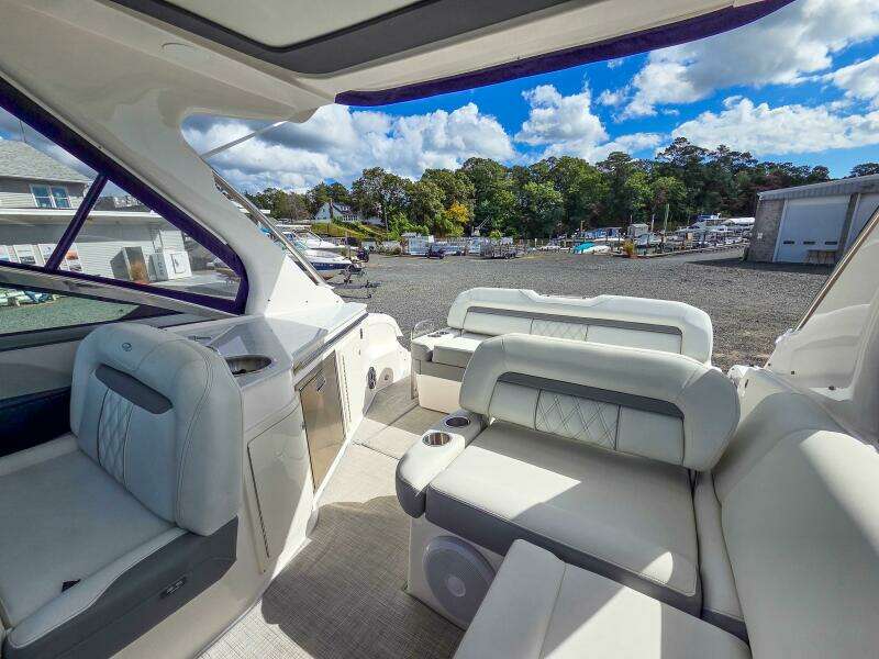 33ft Regal Yacht For Sale