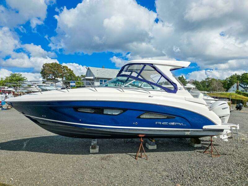 33ft Regal Yacht For Sale