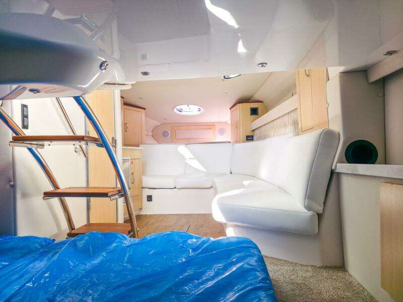 33ft Regal Yacht For Sale