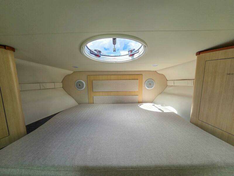 33ft Regal Yacht For Sale