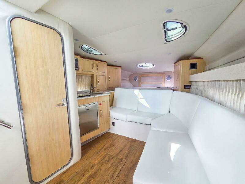 33ft Regal Yacht For Sale