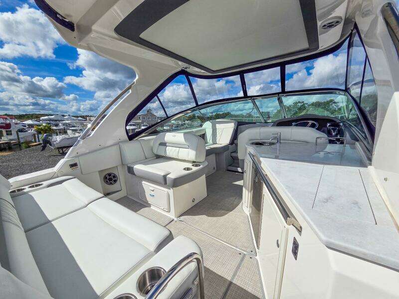 33ft Regal Yacht For Sale