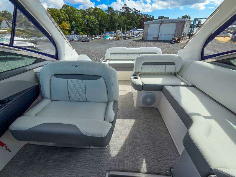 33ft Regal Yacht For Sale