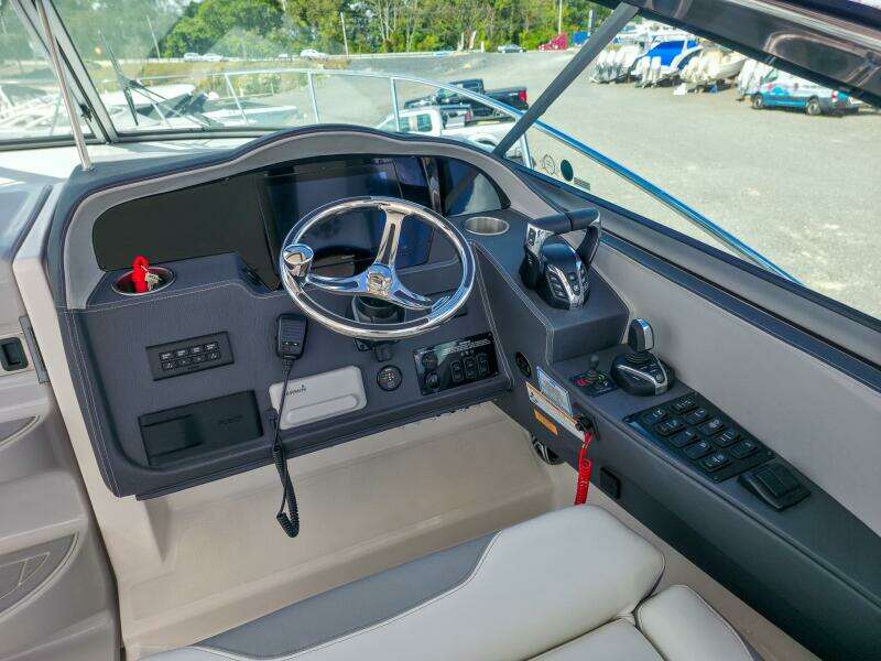 33ft Regal Yacht For Sale