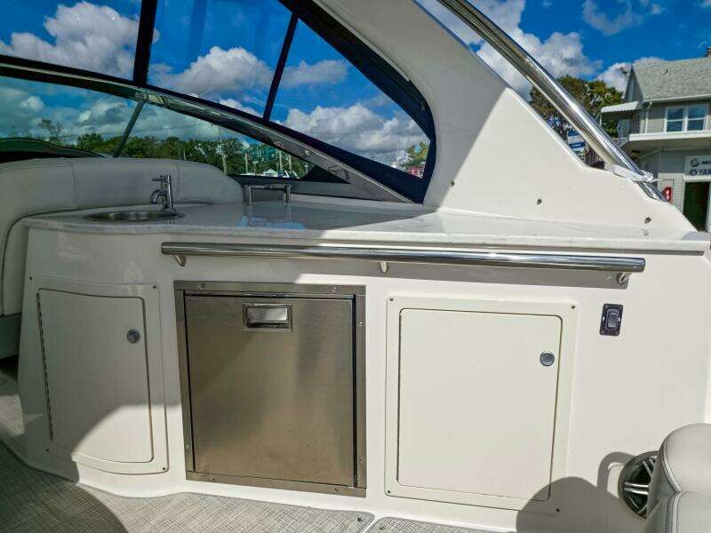 33ft Regal Yacht For Sale