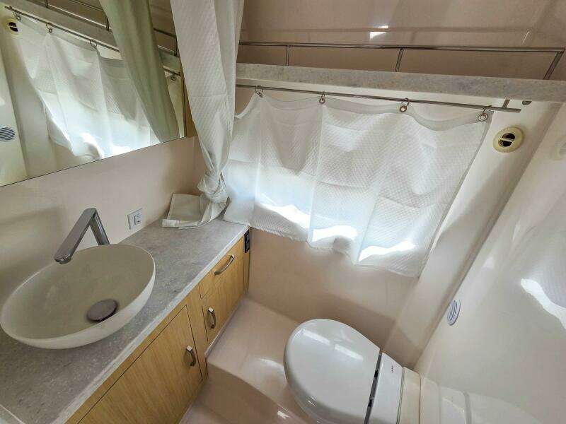 33ft Regal Yacht For Sale