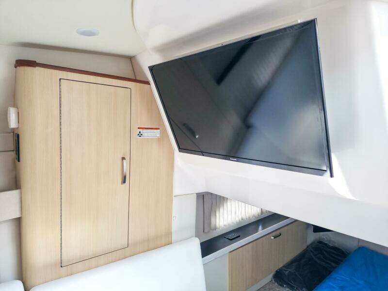 33ft Regal Yacht For Sale
