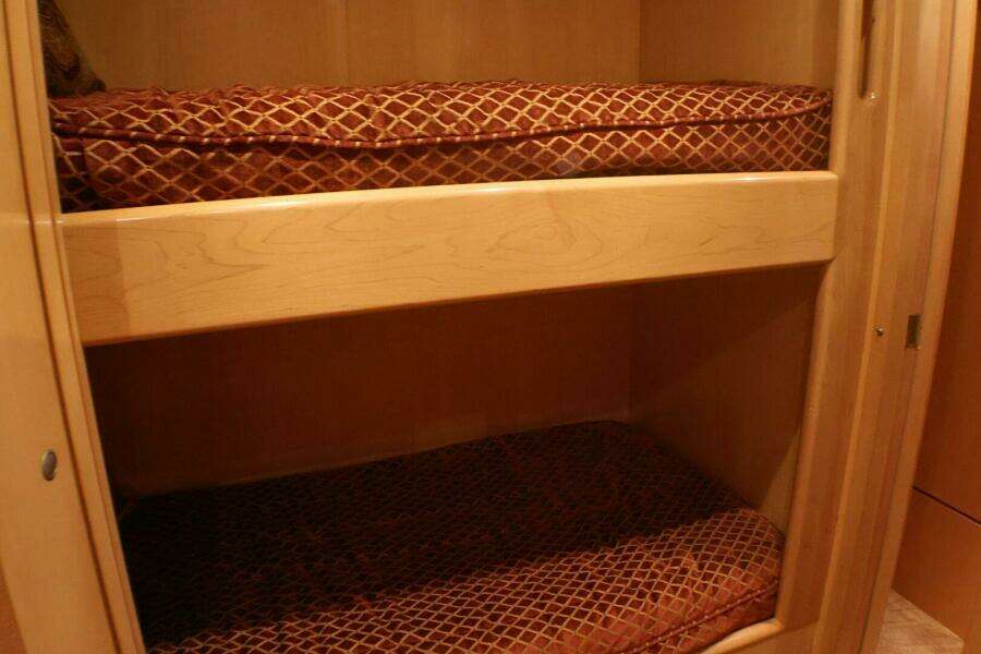 2001 Donzi 73' Sport Fish  Guest Stateroom (3)