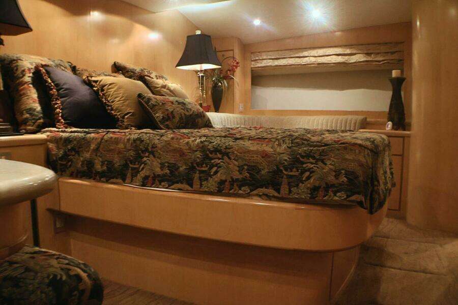 2001 Donzi 73' Sport Fish  Master Stateroom (2)