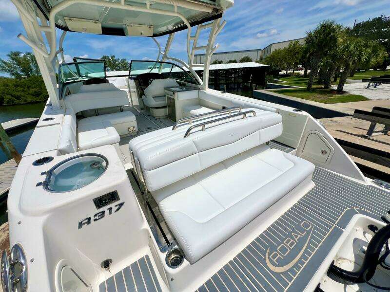 31ft Robalo Yacht For Sale