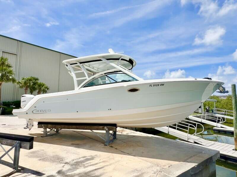31ft Robalo Yacht For Sale