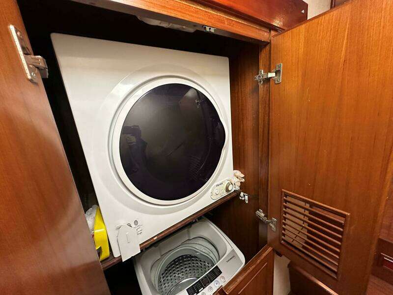 1024 Padraigin Washer Dryer