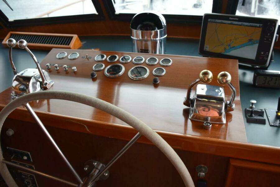 Attractive pilothouse helm with teak console
