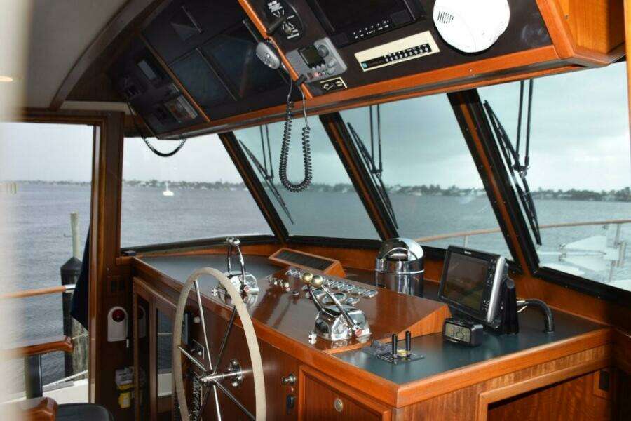 Note Key Power Hydraulic bow and stern thruster levers