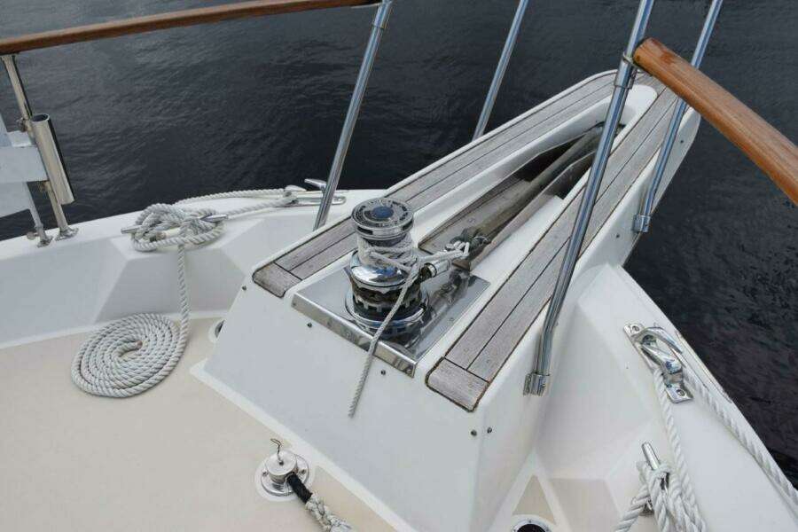 Hatteras Pulpit and rebuilt Galley Maid hydraulic windlass. Mounted plow anchor