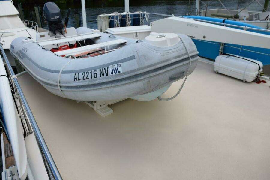 AB tender mounted aft