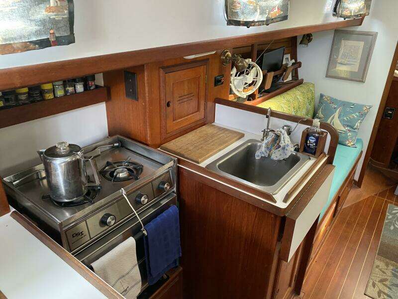 Morning Light 37ft Dickerson Yacht For Sale