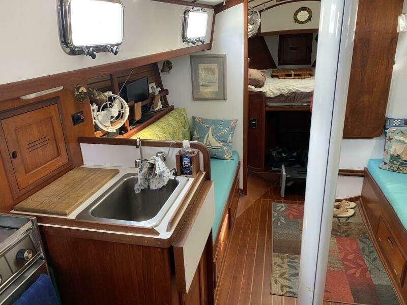 Morning Light 37ft Dickerson Yacht For Sale