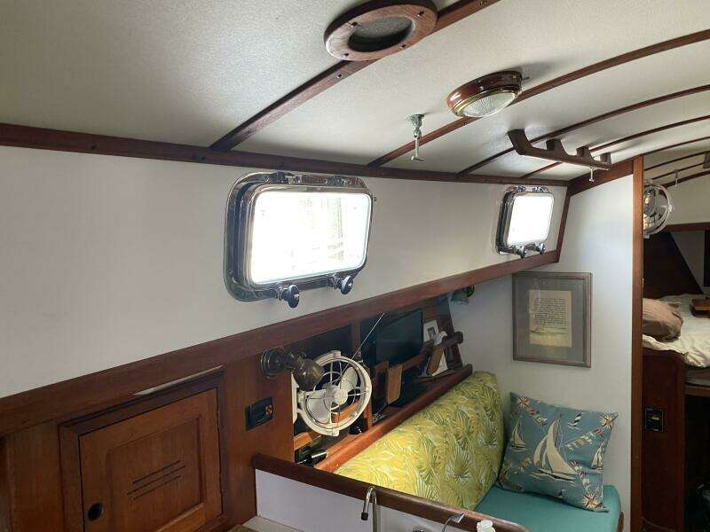 Morning Light 37ft Dickerson Yacht For Sale
