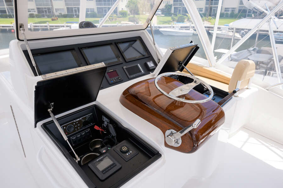 2017 48 Viking Convertible - Helm