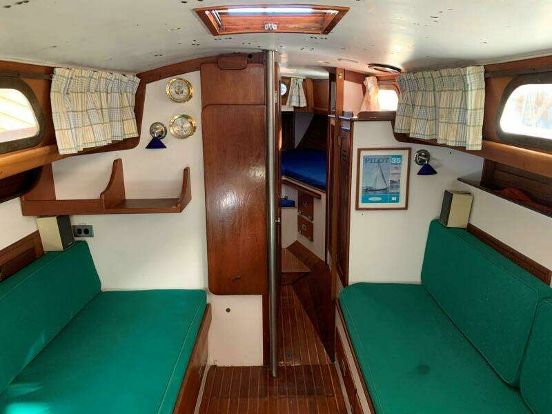 35ft Hinckley Yacht For Sale