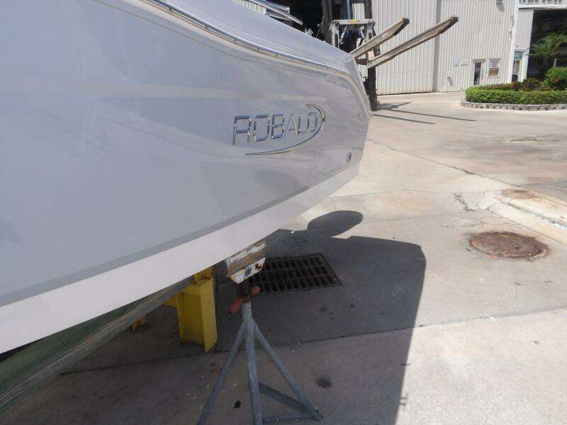 18ft Robalo Yacht For Sale