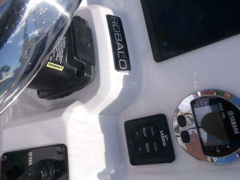 18ft Robalo Yacht For Sale