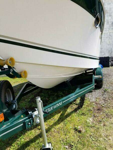 24ft Four Winns Yacht For Sale