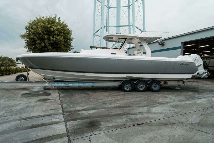 TIGHTEN UP 40ft Intrepid Yacht For Sale