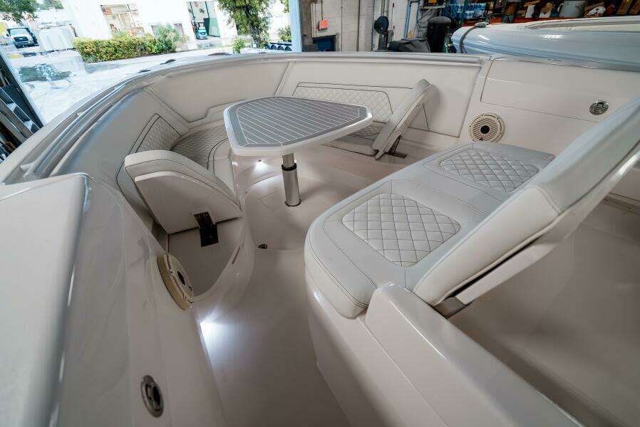 TIGHTEN UP 40ft Intrepid Yacht For Sale