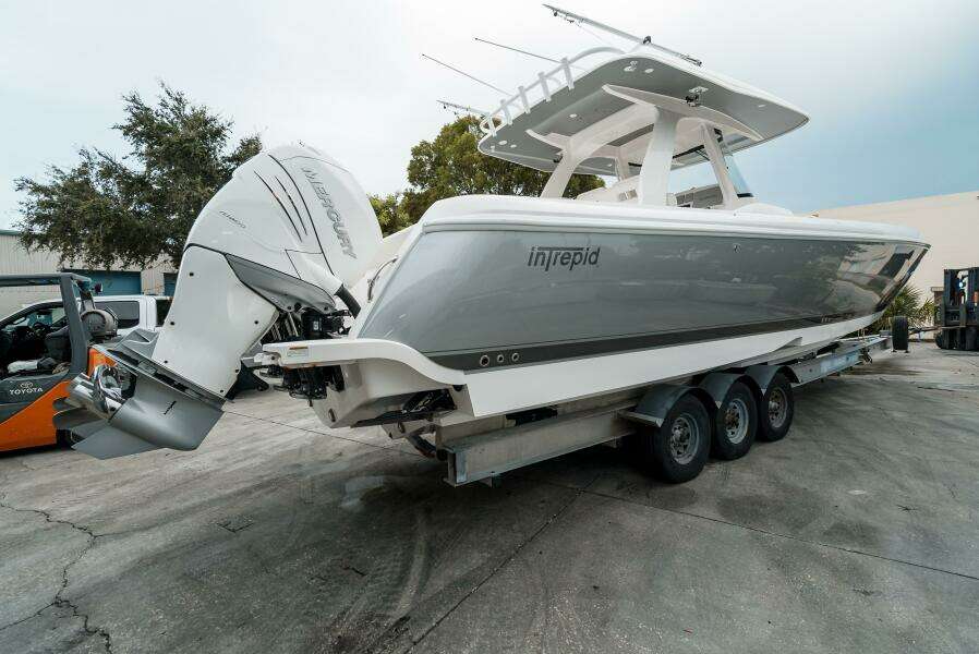 TIGHTEN UP 40ft Intrepid Yacht For Sale