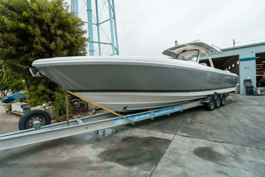 TIGHTEN UP 40ft Intrepid Yacht For Sale