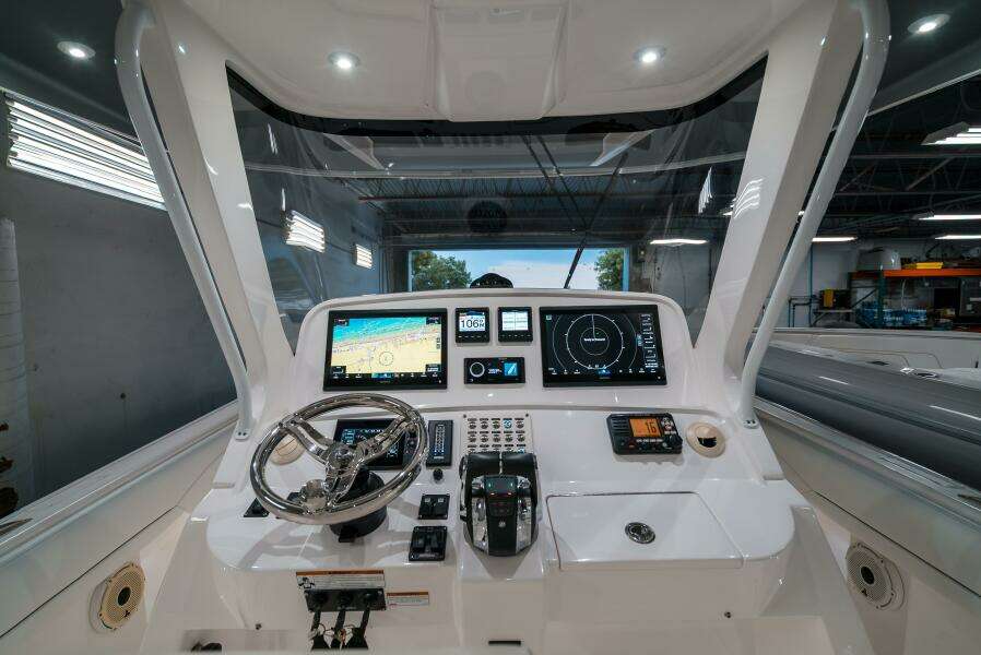 TIGHTEN UP 40ft Intrepid Yacht For Sale