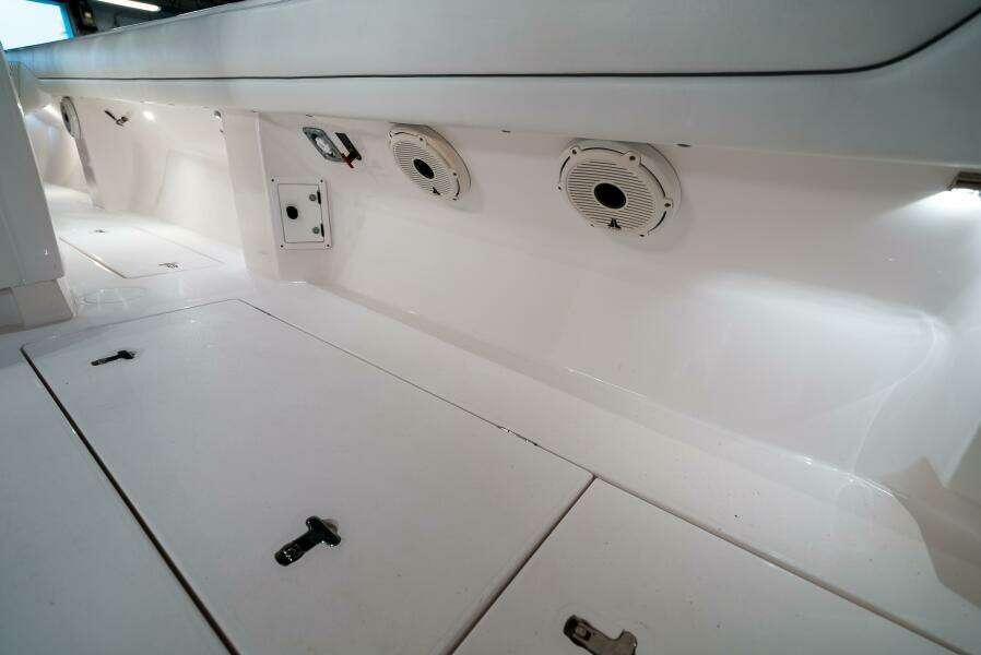 TIGHTEN UP 40ft Intrepid Yacht For Sale