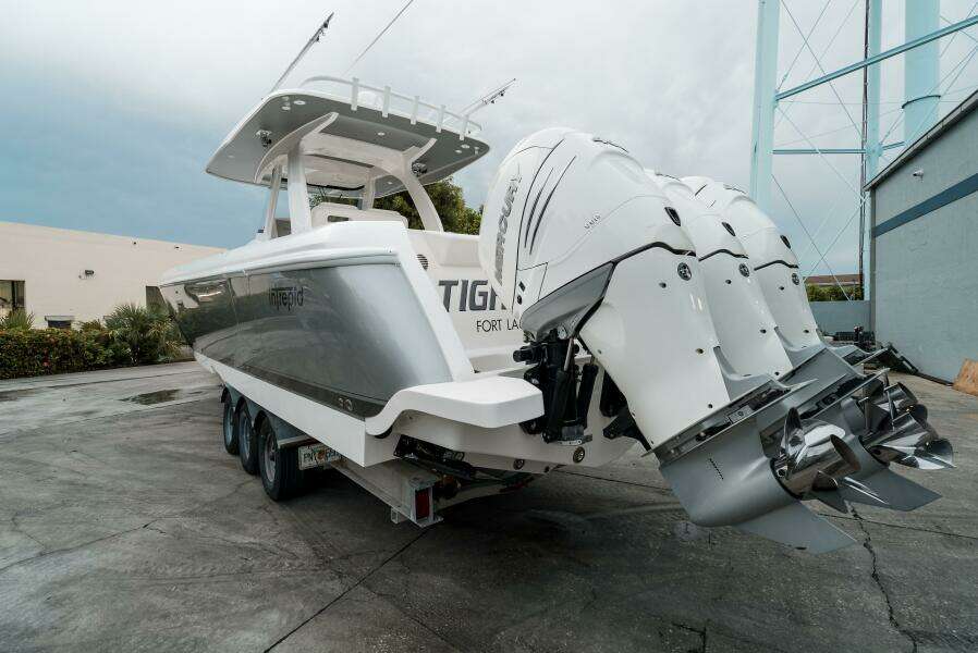 TIGHTEN UP 40ft Intrepid Yacht For Sale