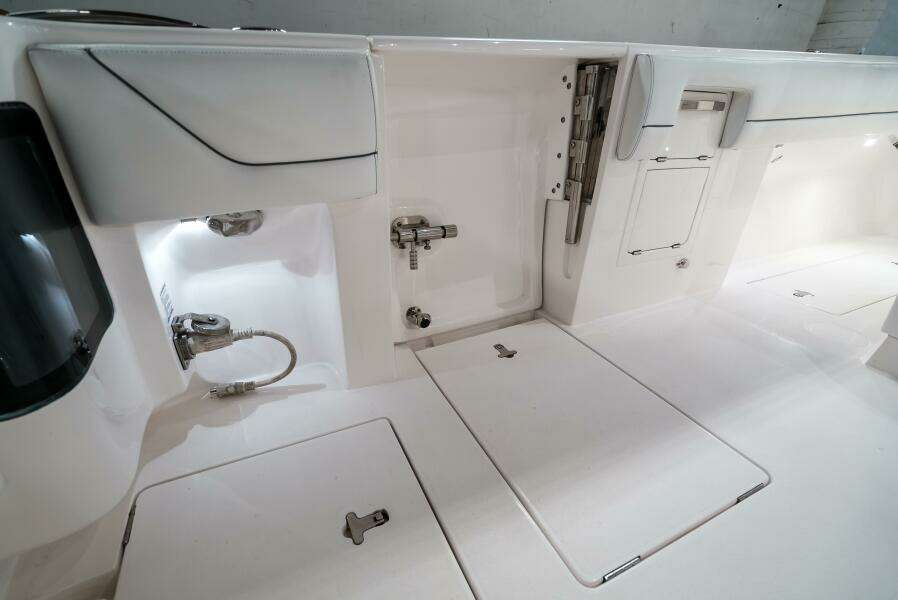 TIGHTEN UP 40ft Intrepid Yacht For Sale