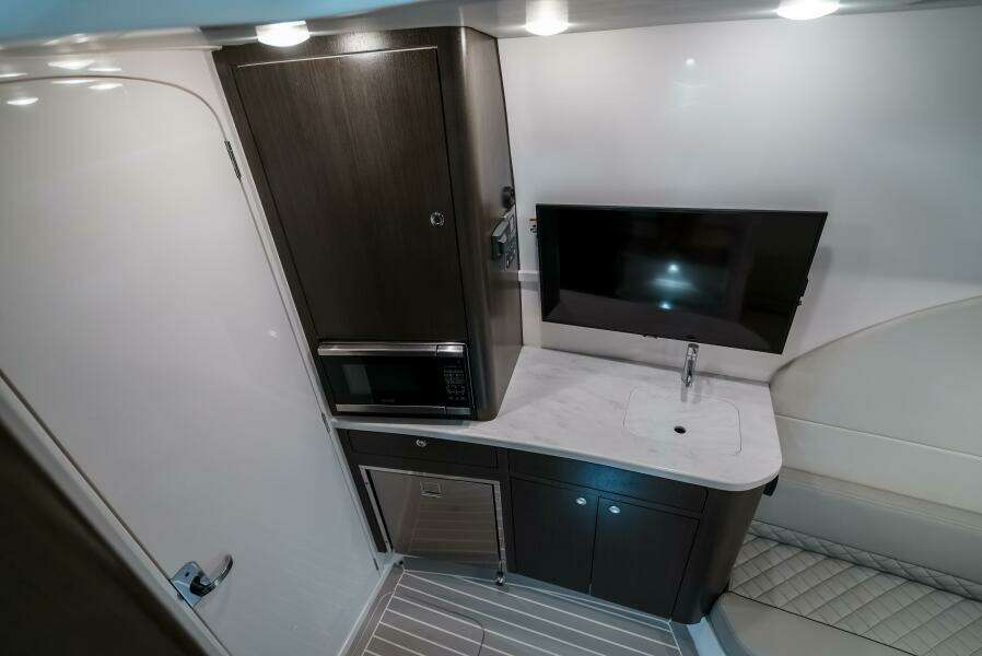 TIGHTEN UP 40ft Intrepid Yacht For Sale