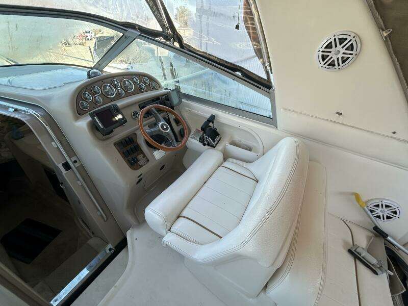 29ft Sea Ray Yacht For Sale