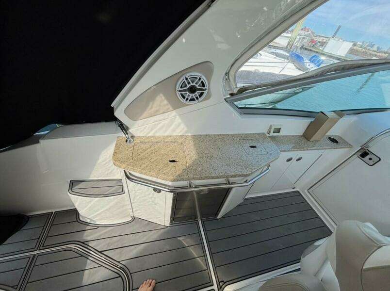 33ft Chaparral Yacht For Sale