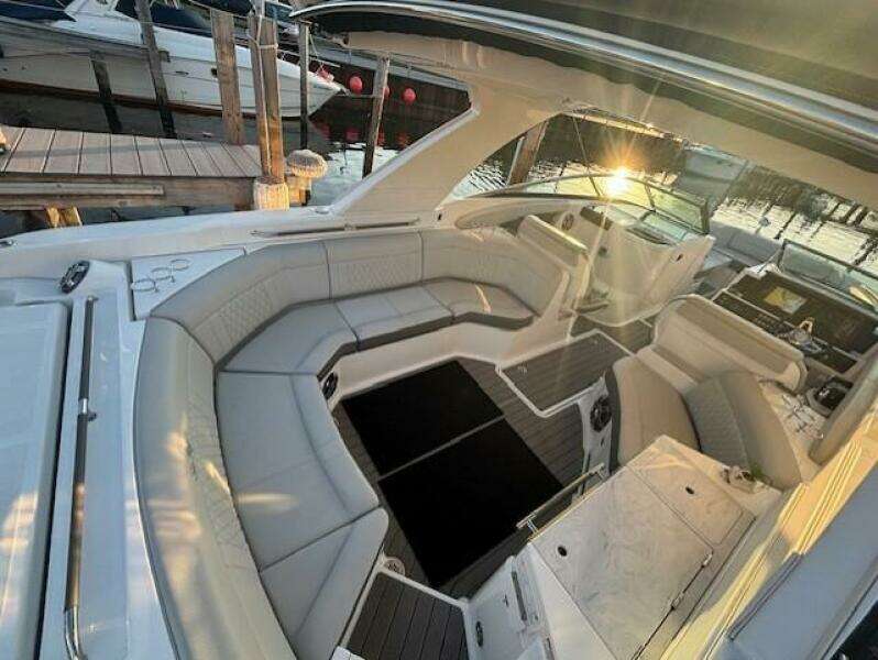 35ft Sea Ray Yacht For Sale