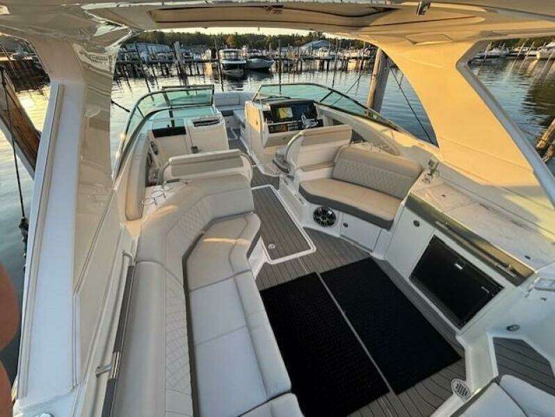 35ft Sea Ray Yacht For Sale