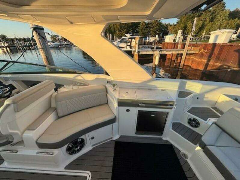 35ft Sea Ray Yacht For Sale