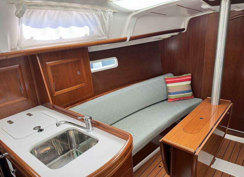 Kismet 32ft Beneteau Yacht For Sale